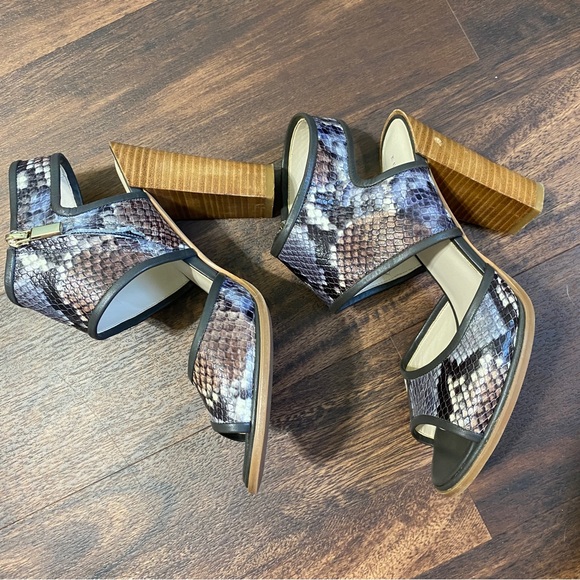 Kenneth Cole Snake Print block heels size 7.5 - Picture 8 of 10